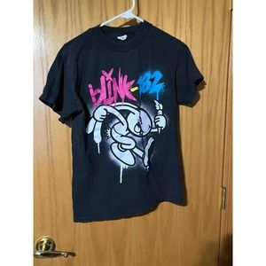 Blink 182 2011 Vintage Tour Tshirt Black Great Addition For Music Lovers
